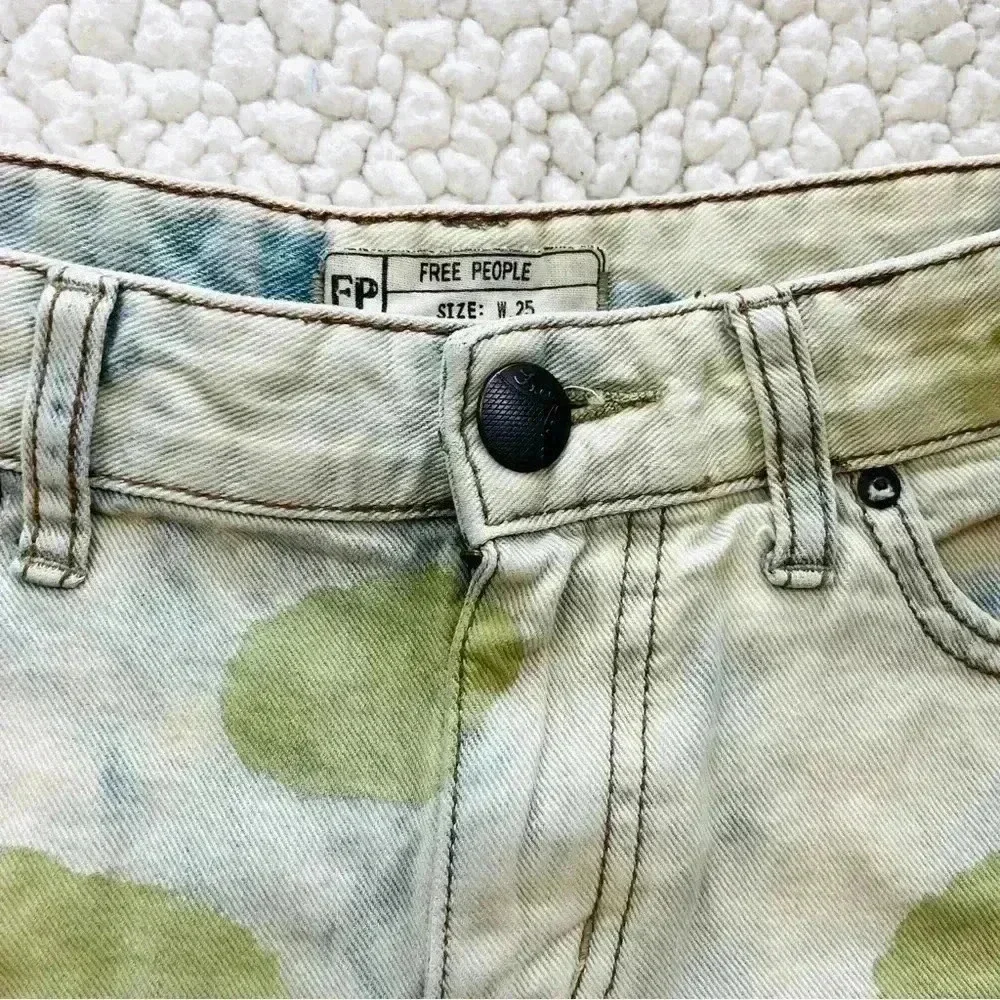Free People Green Camouflage Embrllish Cheeky Distress Fray Jean‎ Shorts Size 25